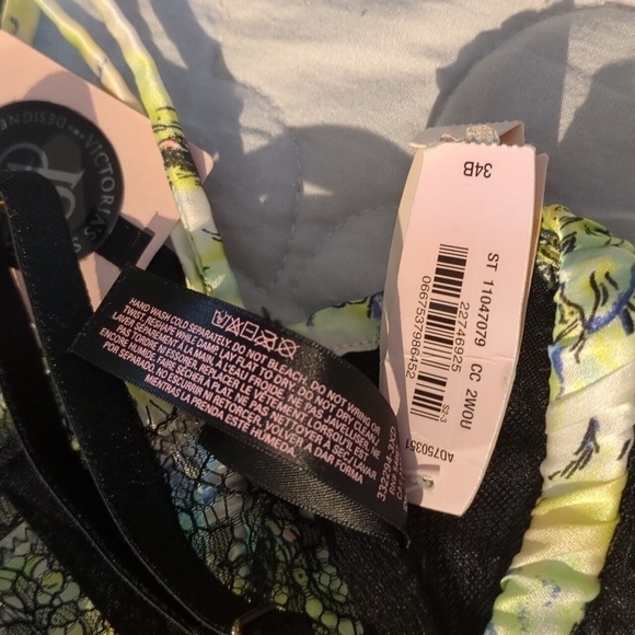 Victoria's Secret Designer Collection Fantasy Island Silk Lace Sexy 2 Piece Set - Picture 10 of 12